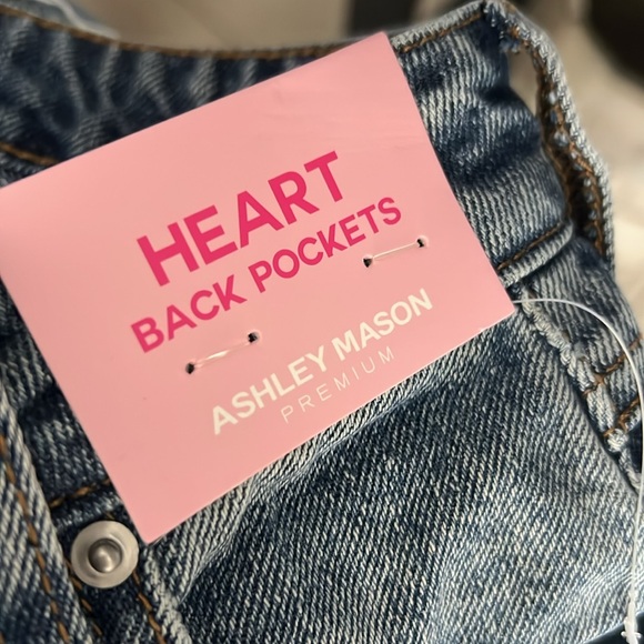 NWT Ashely Mason Heart Crochet Back Pockets Jeans 00/23 - Picture 3 of 9
